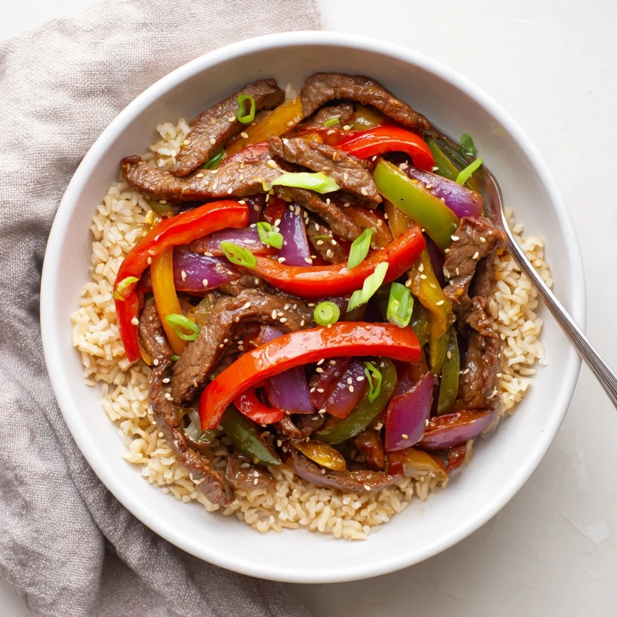 Sizzling Healthy Beef and Pepper Rice Bowl with crisp-tender vegetables and a glossy sauce, ready for a quick weeknight dinner.